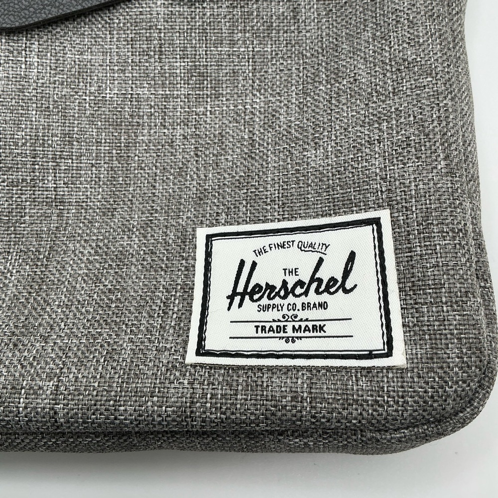 Herschel (Virgin Atlantic) Toiletry or Electronics Pouch Gray/Maroon Padded BX21 - Picture 2 of 5